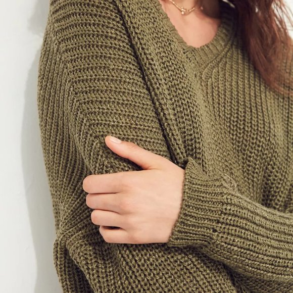 Ecote Olivia V-Neck Pullover Sweater - Picture 3 of 8